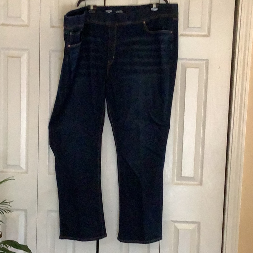 Dark Blue Denim Jeans Levi’s signature.